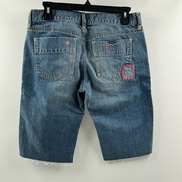 Vintage Old Navy Ultra Low Waist Embroidered Shorts – Size 6, Medium Wash - Picture 5 of 7